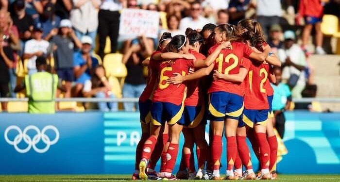 España supera con claridad a Japón en el estreno