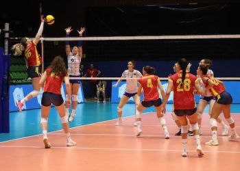 España ganó a Kosovo y sigue invicta en la Liga Europea de voleibol