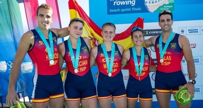 España cerró con sendas nuevas platas el Mundial de esprint playa de remo en Turquía