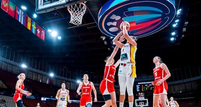 Carrera, Ayuso y Torrens lideran a España ante República Checa y la llevan a semifinales del Eurobasket