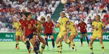 España rescata un empate ante Suecia