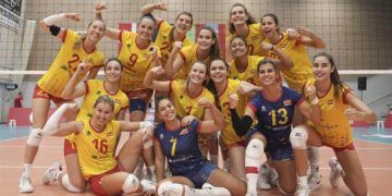 España doblega con solvencia a Dinamarca en el inicio del Preeuropeo