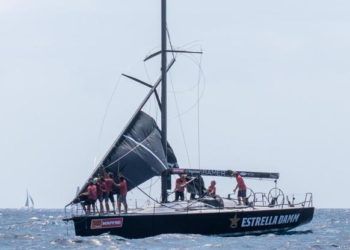 Un Gregal de 20 nudos de intensidad revolucionó la flota de la Copa del Rey