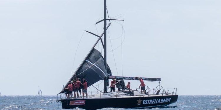 Un Gregal de 20 nudos de intensidad revolucionó la flota de la Copa del Rey
