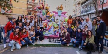 Teika y ‘Juegan ellas, ganamos todos’ son reconocidos en la falla Jerónima Galés