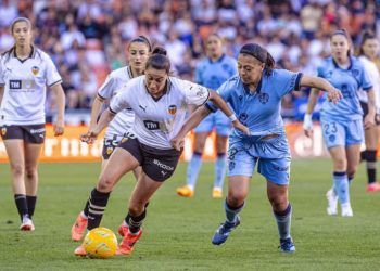 Valencia y Levante resolvieron con empate a uno el caluroso derbi de Mestalla