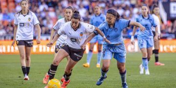 Valencia y Levante resolvieron con empate a uno el caluroso derbi de Mestalla