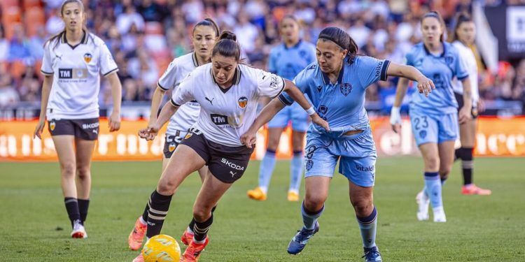 Valencia y Levante resolvieron con empate a uno el caluroso derbi de Mestalla