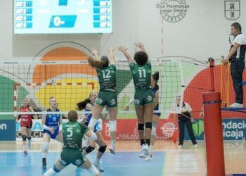 La sexta jornada de la Superliga de voleibol redefine la tabla con victorias contundentes