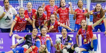El Navalcarnero conquistó su octava liga tras imponerse al Melilla en la tanda de penaltis