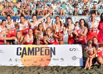 CATS AM Team Almería comanda el campeonato de España de balonmano playa