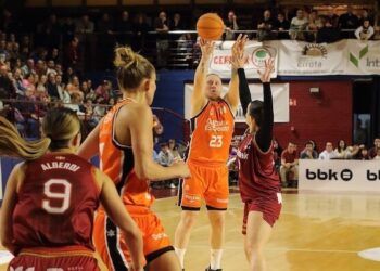 El Valencia ganó el derbi al Levante en un partido con Enith y Holmgren como protagonistas