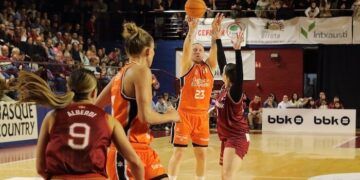 El Valencia ganó el derbi al Levante en un partido con Enith y Holmgren como protagonistas