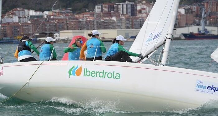 Las condiciones climatológicas fueron marco de un duro arranque de la Liga Iberdrola de vela
