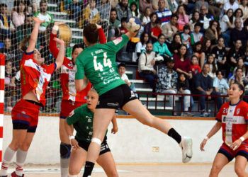 El Atlético Guardés logra una ligera ventaja ante Elche en la EHF European Cup