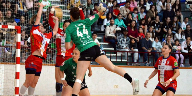 El Atlético Guardés logra una ligera ventaja ante Elche en la EHF European Cup