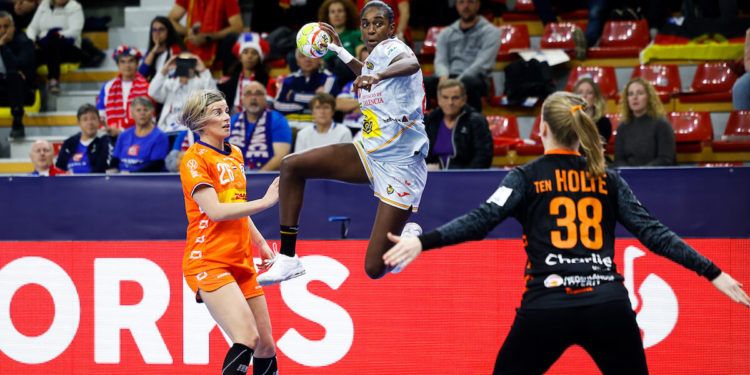 Las Guerreras empatan ante Países Bajos y se sostienen en el Europeo