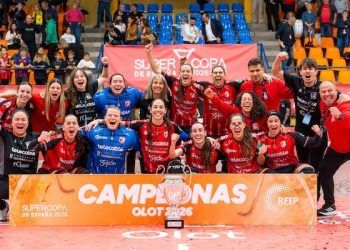 El Telecable HC alzó la Supercopa de España