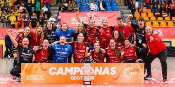 El Telecable HC alzó la Supercopa de España