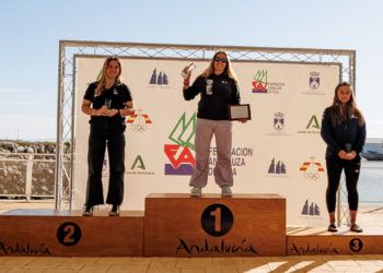 Pilar Lamadrid, Tomás Vieito y Bernart Tomas, campeones de España de iQFOil