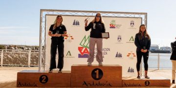 Pilar Lamadrid, Tomás Vieito y Bernart Tomas, campeones de España de iQFOil