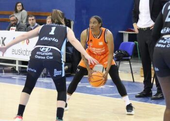 IDK Euskotren afiló el último cuarto para imponerse a Valencia Basket