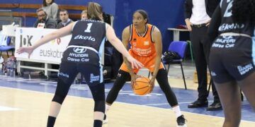 IDK Euskotren afiló el último cuarto para imponerse a Valencia Basket