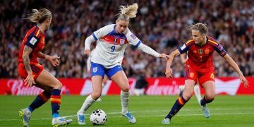 Inglaterra se impuso a España con un gol de Hemp y lidera su grupo camino del Mundial