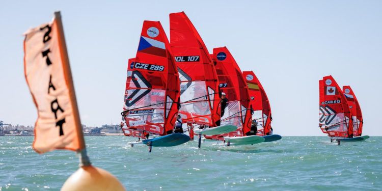 Pilar Lamadrid, Tomás Vieito y Bernard Tomas se aseguran los Campeonatos de España de iQFOil a falta de una jornada