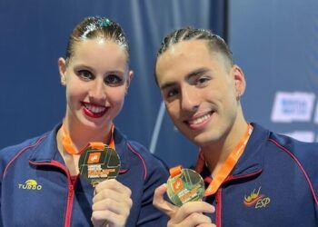 Dennis González e Iris Tió, oro en el Dúo Mixto Libre en el Europeo de natación artística