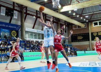 Jairis construyó una rotunda victoria ante el Huntherm y confirmó su liderato europeo