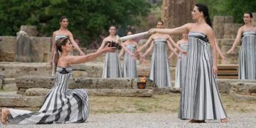 La llama olímpica se enciende en Grecia y comienza su camino hacia París 2024