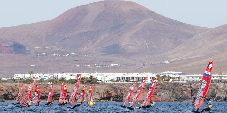 Pilar Lamadrid, segunda tras el primer día del Mundial de iQFOiL