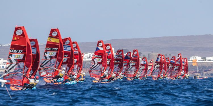 Pilar Lamadrid, segunda, pasa directa a la semifinal del Mundial de iQFOiL