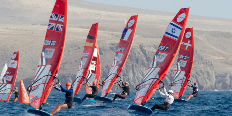 Pilar Lamadrid se estrena en el tercer cajón del podio de los Lanzarote iQFOiL Games con dos victorias parciales