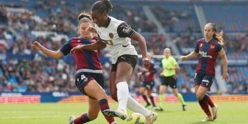 El Valencia ganó el derbi al Levante en un partido con Enith y Holmgren como protagonistas