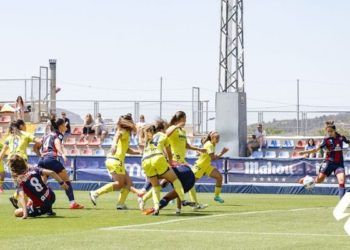 El Levante mantiene el pulso por Europa ante un Villarreal en apuros