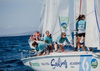 Team Balearia, primer líder de la Liga femenina en la bahía de Palma