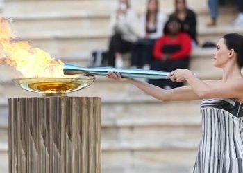 La llama olímpica deja Grecia y pone rumbo a Italia para los Juegos Olímpicos de Invierno de Milán-Cortina 2026