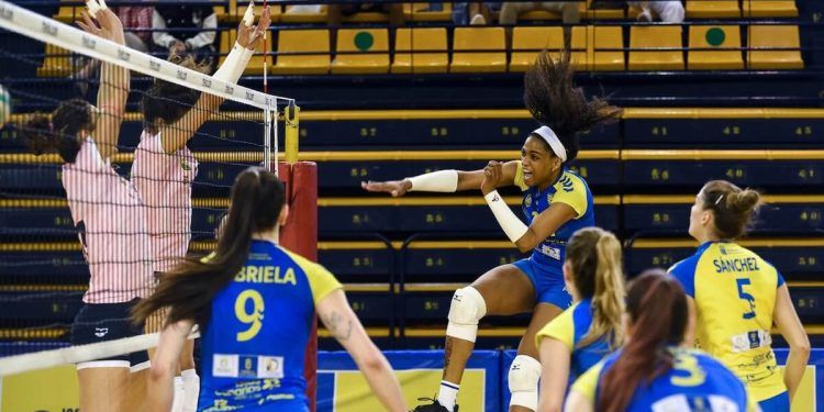Gran Canaria Urbaser elimina a Menorca y se cita con La Laguna en la final de la Superliga