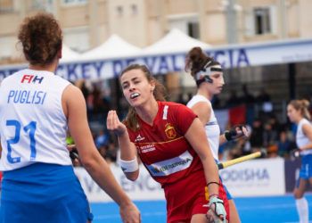 Las Redsticks se topan con las porteras de Italia
