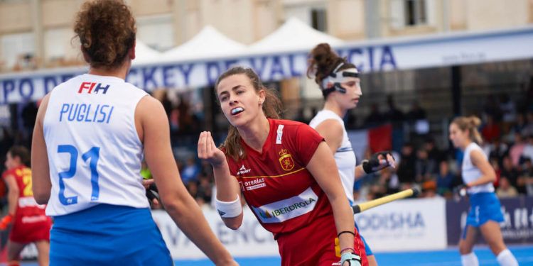 Las Redsticks se topan con las porteras de Italia