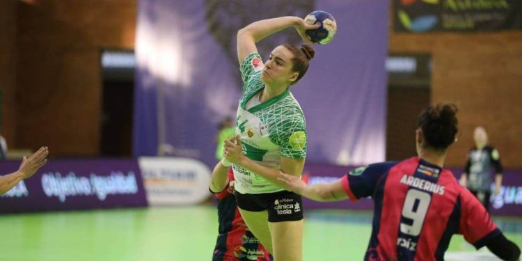 El Elche logra un triunfo de mucho peso en Málaga