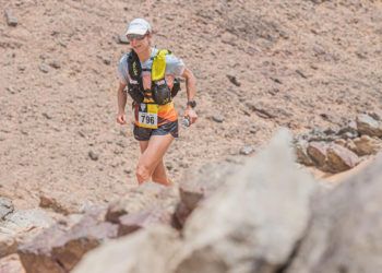 Ragna Debats, líder destacada tras la primera etapa de 36 km de la Marathon des Sables
