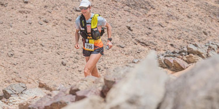 Ragna Debats, líder destacada tras la primera etapa de 36 km de la Marathon des Sables