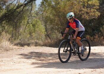 María José Silvestre pedaleará hacia el récord mundial de 24 horas en gravel