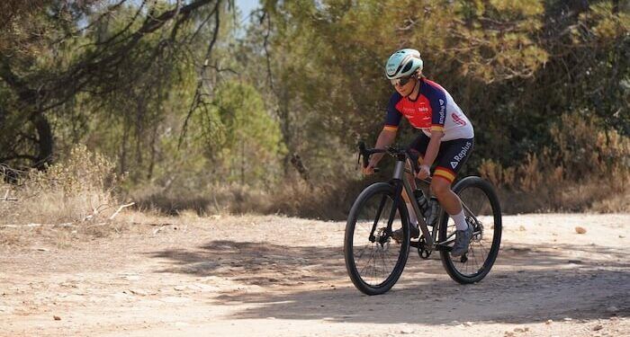 María José Silvestre pedaleará hacia el récord mundial de 24 horas en gravel