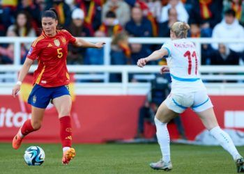 España remontó ante República Checa