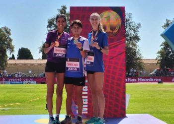 María Pérez, en el 10.000 marcha, y June Kintana, en disco, campeonas de España