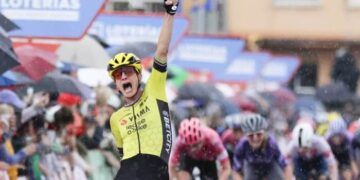 Marianne Vos se impuso en la segunda etapa a Letizia Paternoster, que lidera La Vuelta